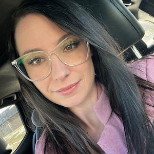 Meet your Posher, Danielle